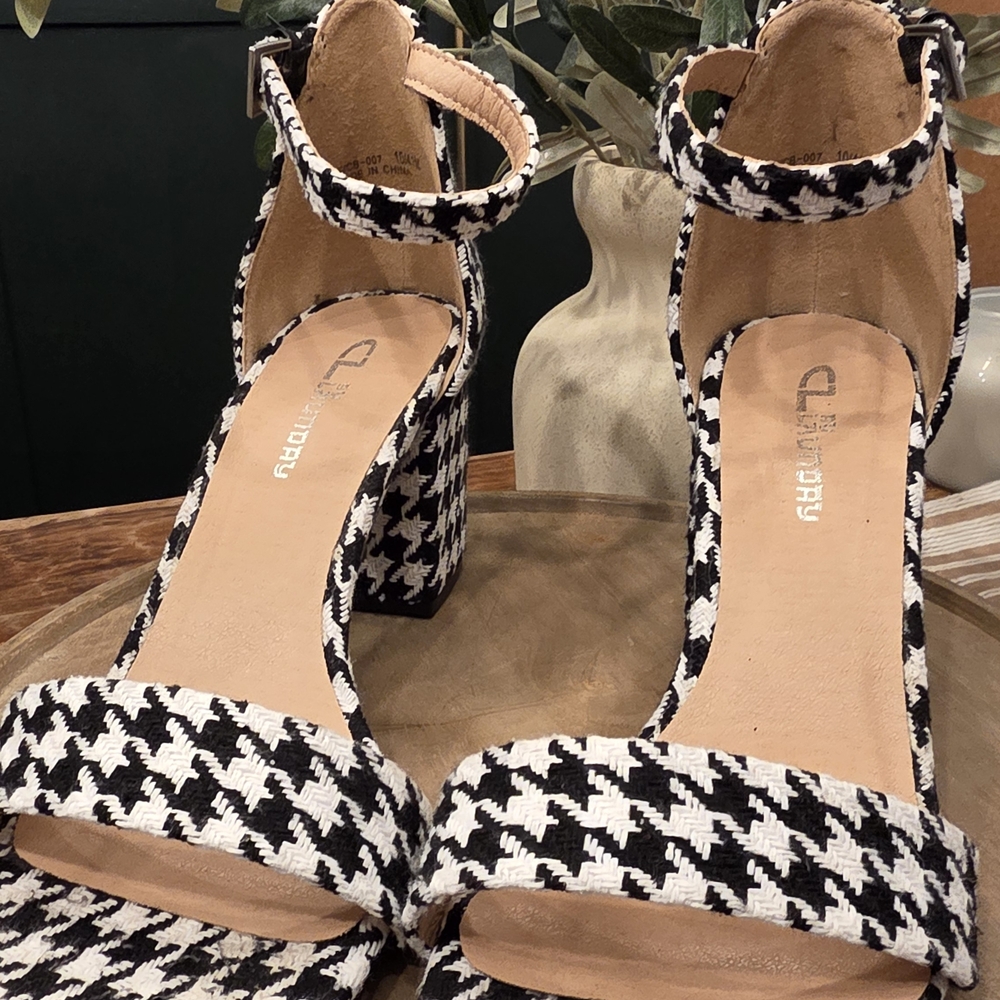 CL CHINESE LAUNDRY Black and White Houndstooth Women's  Block Heels